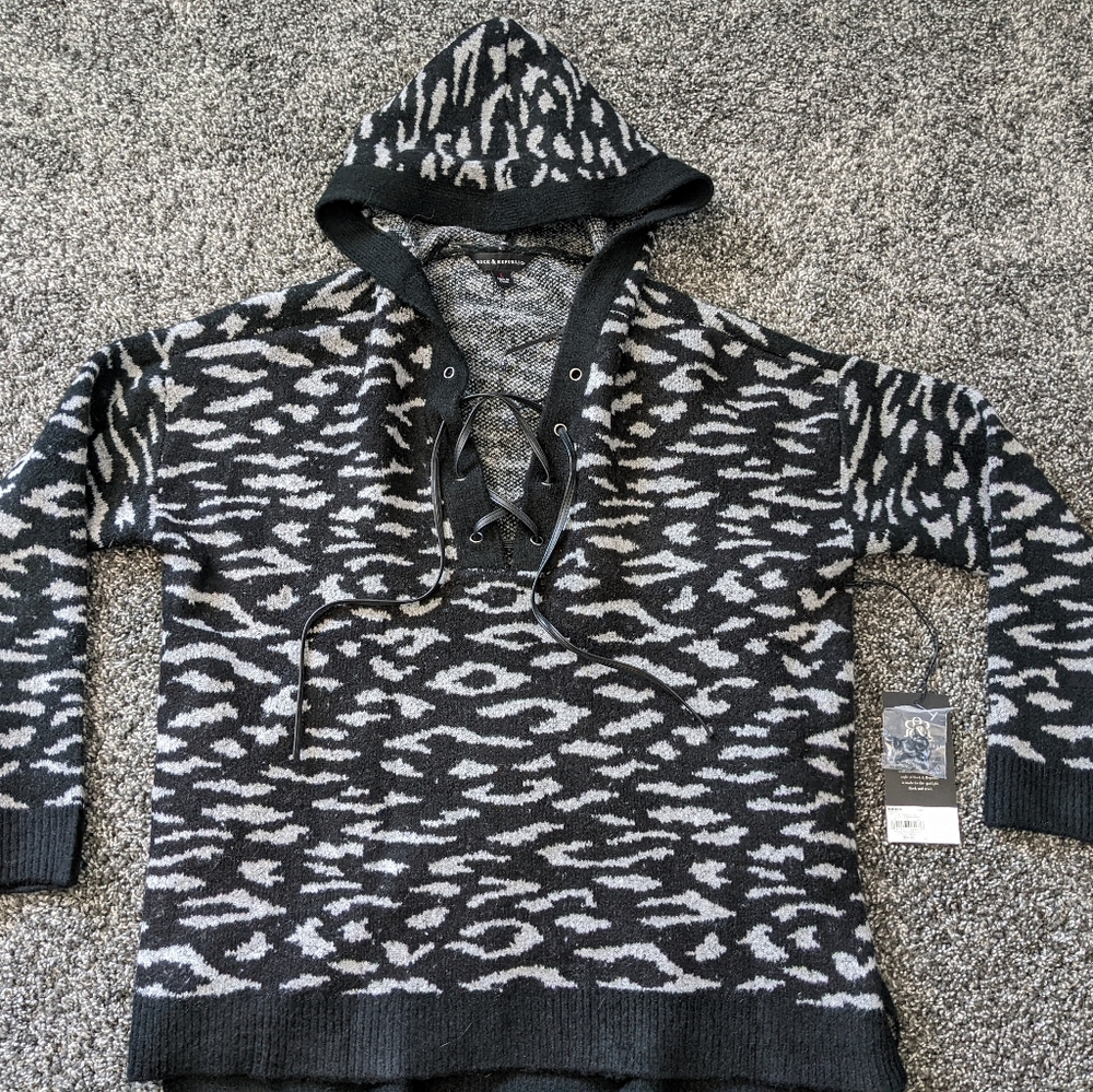 NWT Rock & Republic black and grey leopard print hooded sweater